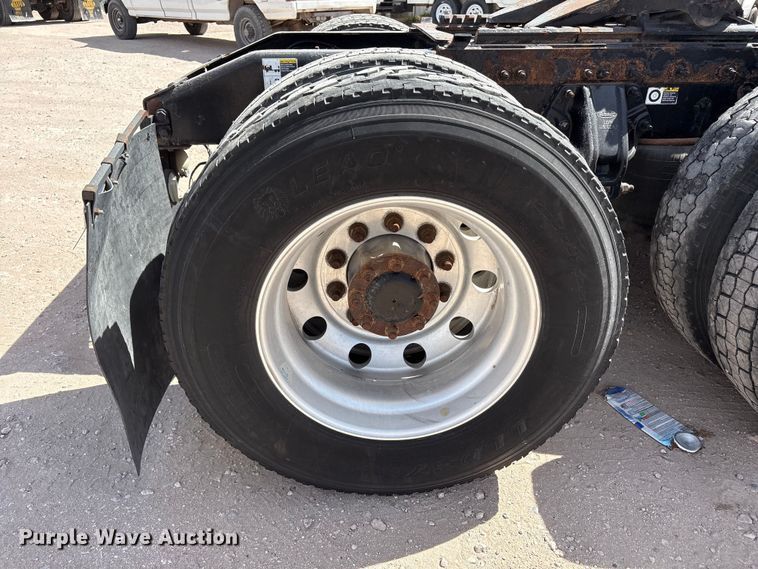 image for item FC2108 2013 Peterbilt 386 semi truck