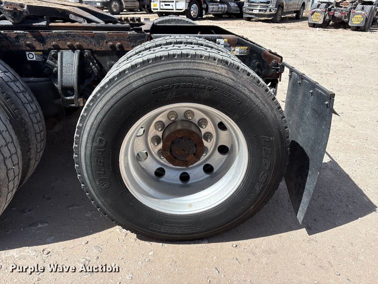 image for item FC2108 2013 Peterbilt 386 semi truck