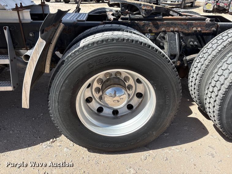 image for item FC2108 2013 Peterbilt 386 semi truck