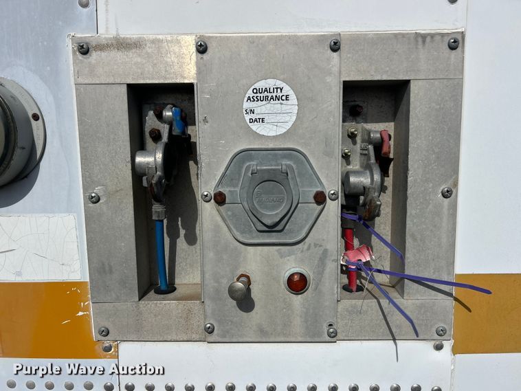 image for item FC5021 1999 Kentucky dry van trailer