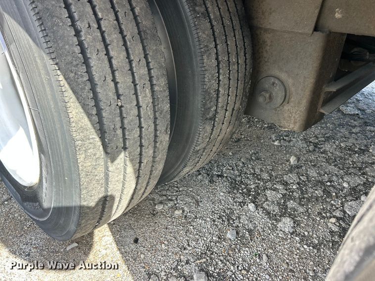 image for item FC5021 1999 Kentucky dry van trailer