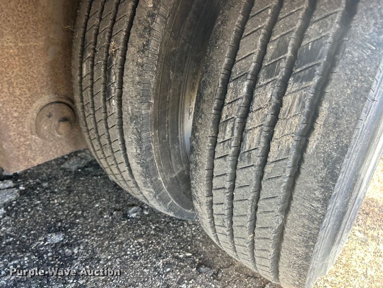 image for item FC5022 1998 Kentucky dry van trailer