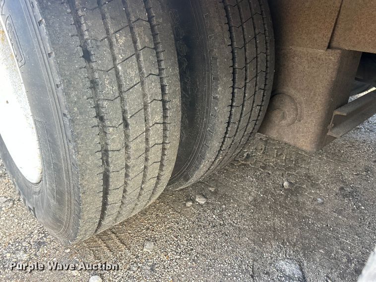 image for item FC5022 1998 Kentucky dry van trailer