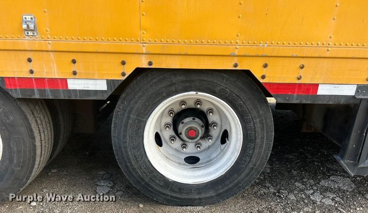 image for item FC5022 1998 Kentucky dry van trailer