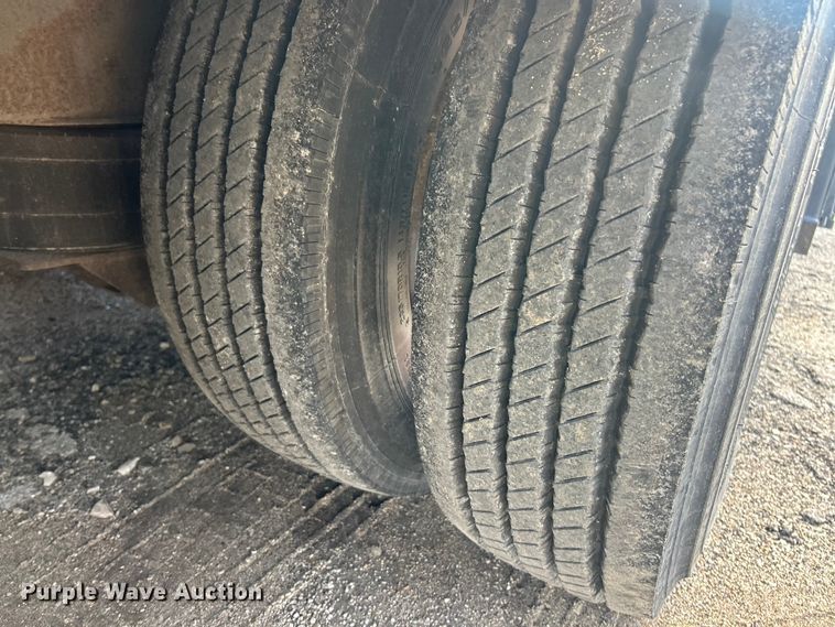 image for item FC5022 1998 Kentucky dry van trailer