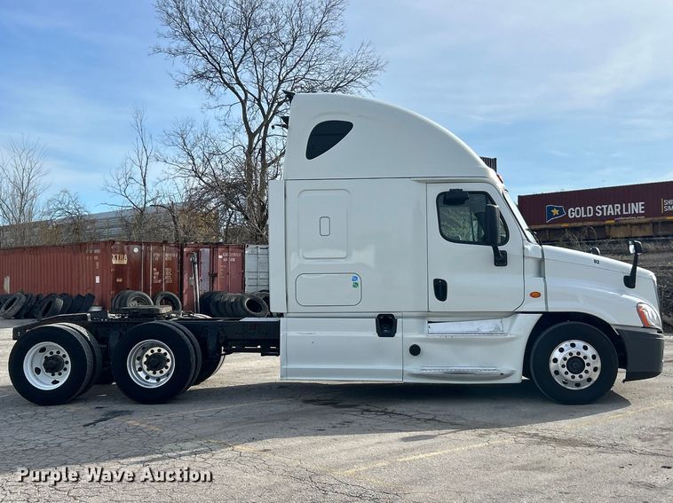 image for item FC5188 2018 Freightliner Cascadia semi truck