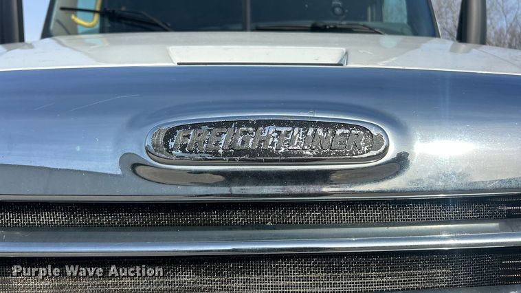 image for item FC5188 2018 Freightliner Cascadia semi truck