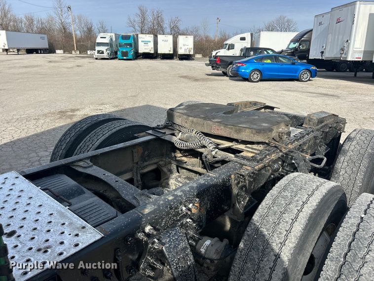 image for item FC5188 2018 Freightliner Cascadia semi truck