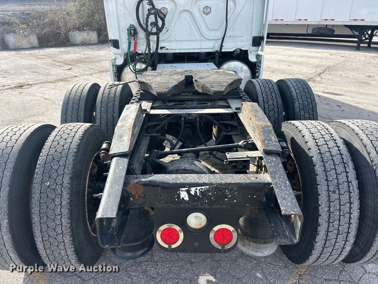 image for item FC5188 2018 Freightliner Cascadia semi truck