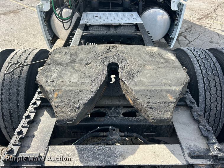 image for item FC5188 2018 Freightliner Cascadia semi truck