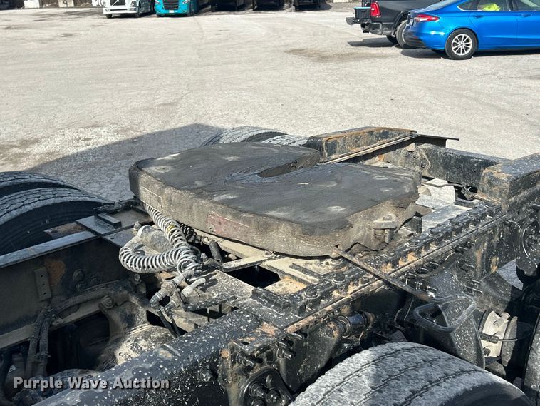 image for item FC5188 2018 Freightliner Cascadia semi truck