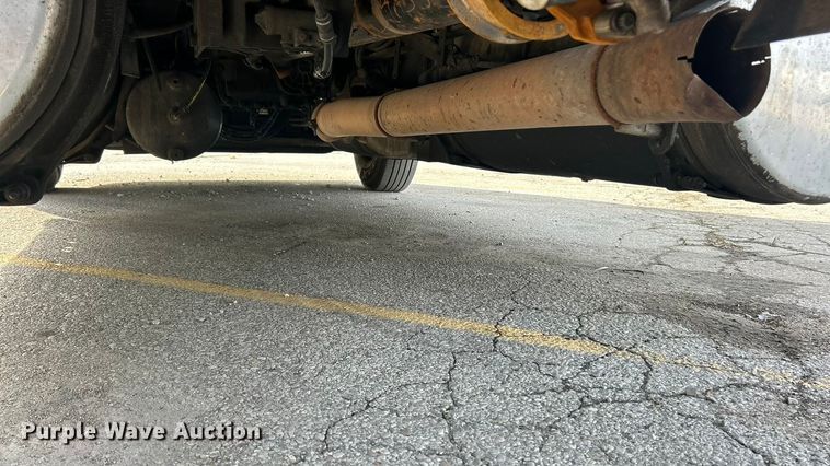 image for item FC5188 2018 Freightliner Cascadia semi truck