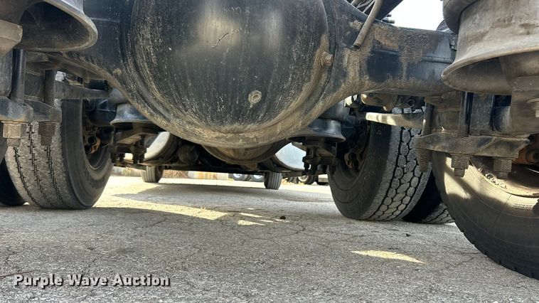 image for item FC5188 2018 Freightliner Cascadia semi truck