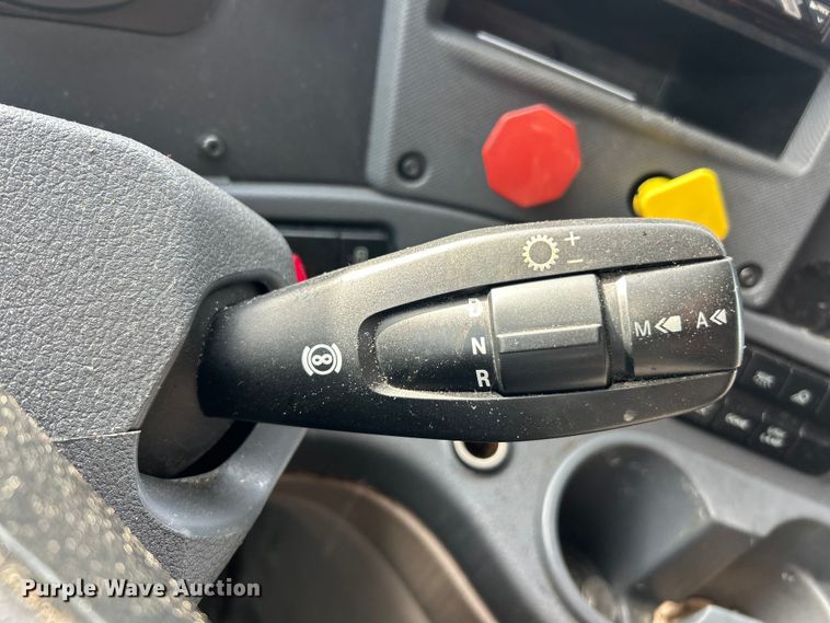 image for item FC5188 2018 Freightliner Cascadia semi truck