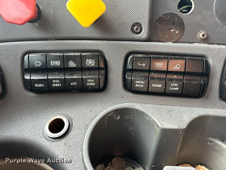 image for item FC5188 2018 Freightliner Cascadia semi truck