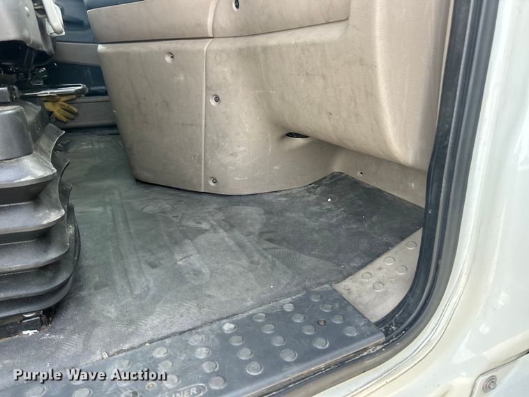 image for item FC5188 2018 Freightliner Cascadia semi truck