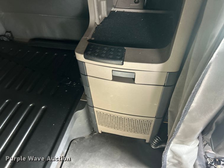 image for item FC5188 2018 Freightliner Cascadia semi truck