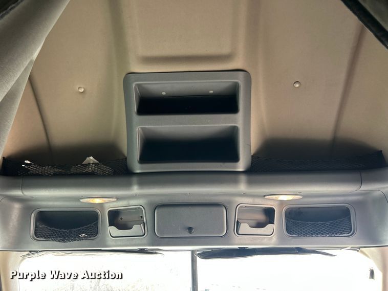 image for item FC5188 2018 Freightliner Cascadia semi truck