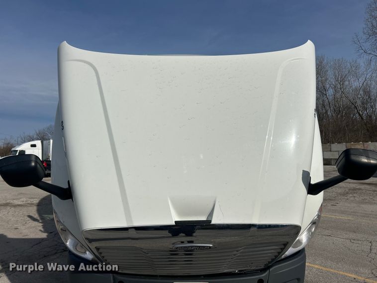 image for item FC5188 2018 Freightliner Cascadia semi truck