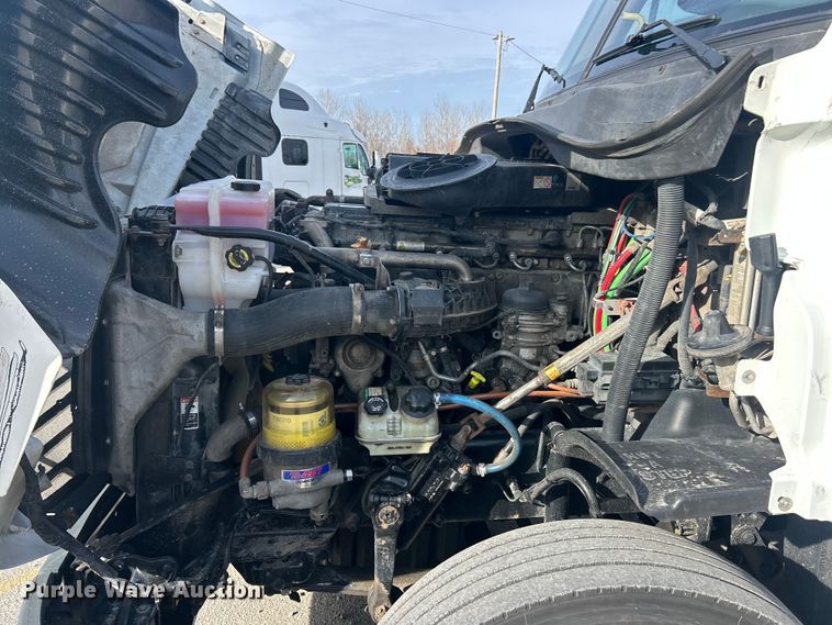 image for item FC5188 2018 Freightliner Cascadia semi truck