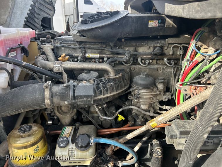 image for item FC5188 2018 Freightliner Cascadia semi truck