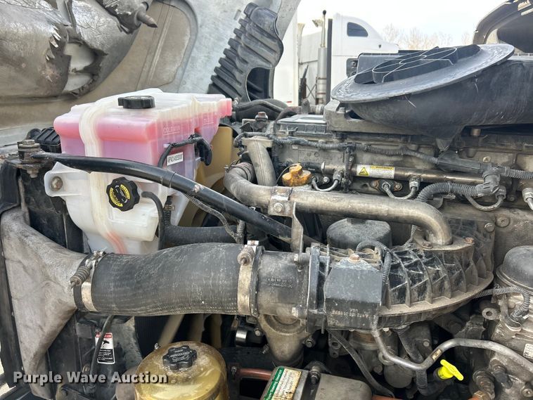 image for item FC5188 2018 Freightliner Cascadia semi truck