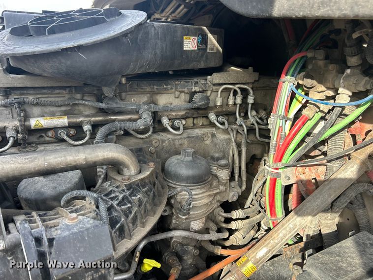 image for item FC5188 2018 Freightliner Cascadia semi truck