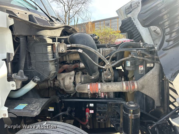 image for item FC5188 2018 Freightliner Cascadia semi truck