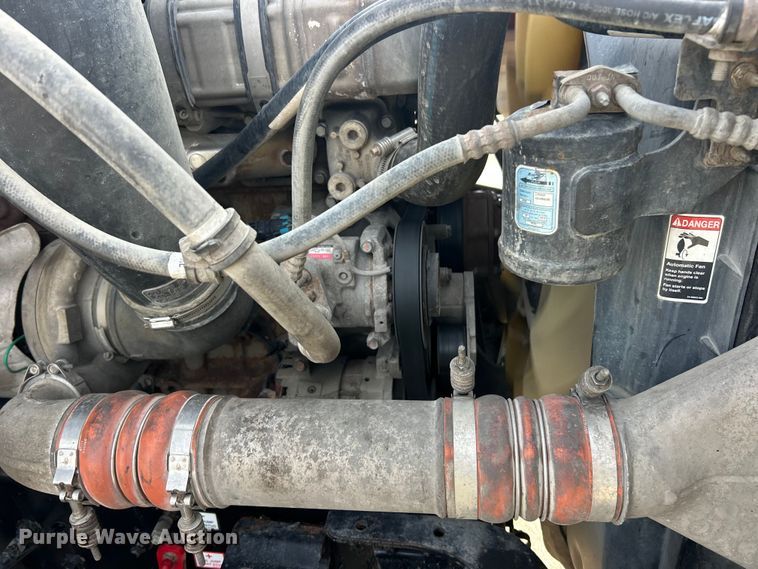 image for item FC5188 2018 Freightliner Cascadia semi truck