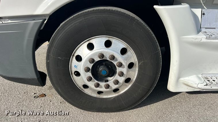 image for item FC5188 2018 Freightliner Cascadia semi truck