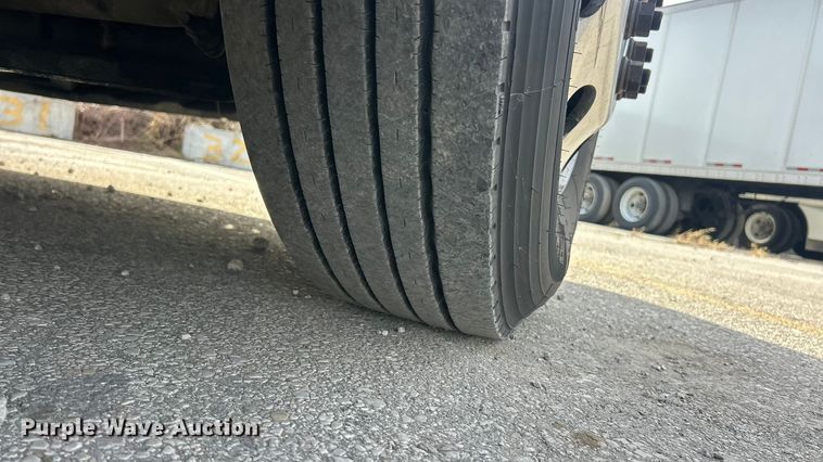 image for item FC5188 2018 Freightliner Cascadia semi truck