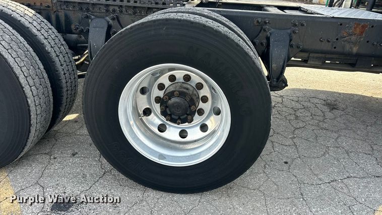 image for item FC5188 2018 Freightliner Cascadia semi truck