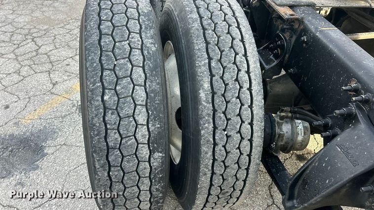 image for item FC5188 2018 Freightliner Cascadia semi truck