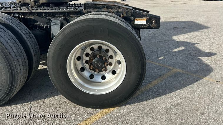 image for item FC5188 2018 Freightliner Cascadia semi truck