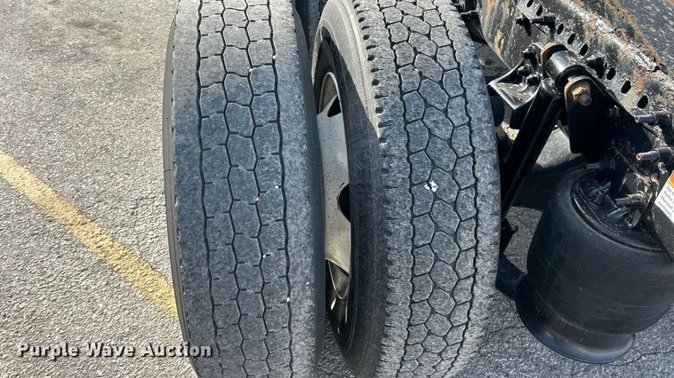 image for item FC5188 2018 Freightliner Cascadia semi truck