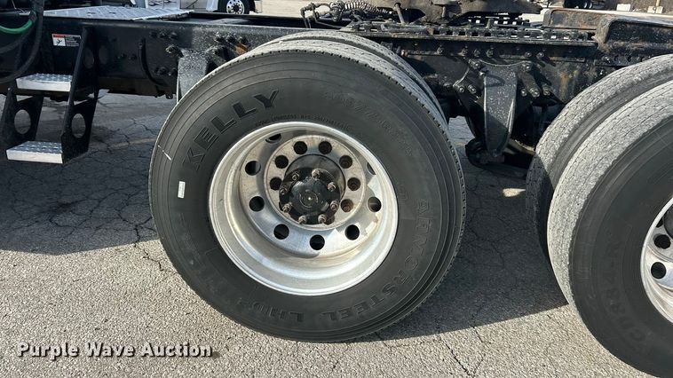 image for item FC5188 2018 Freightliner Cascadia semi truck