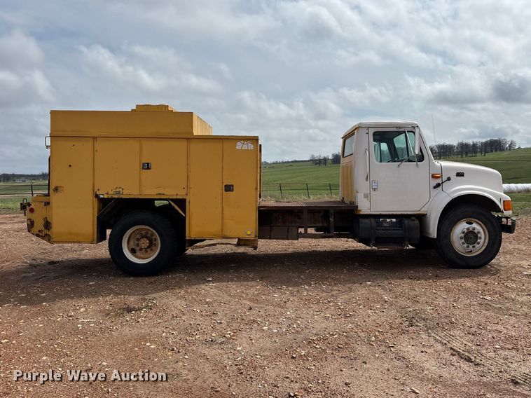 image for item FG0130 1994 International 4900 utility / service truck