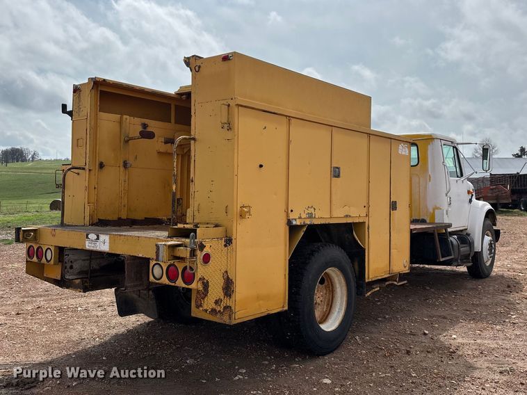 image for item FG0130 1994 International 4900 utility / service truck