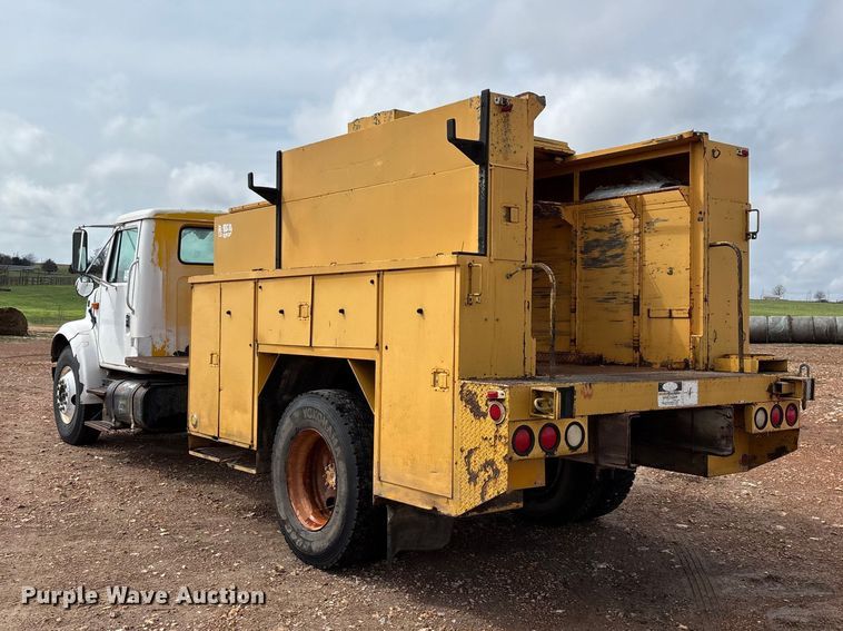 image for item FG0130 1994 International 4900 utility / service truck