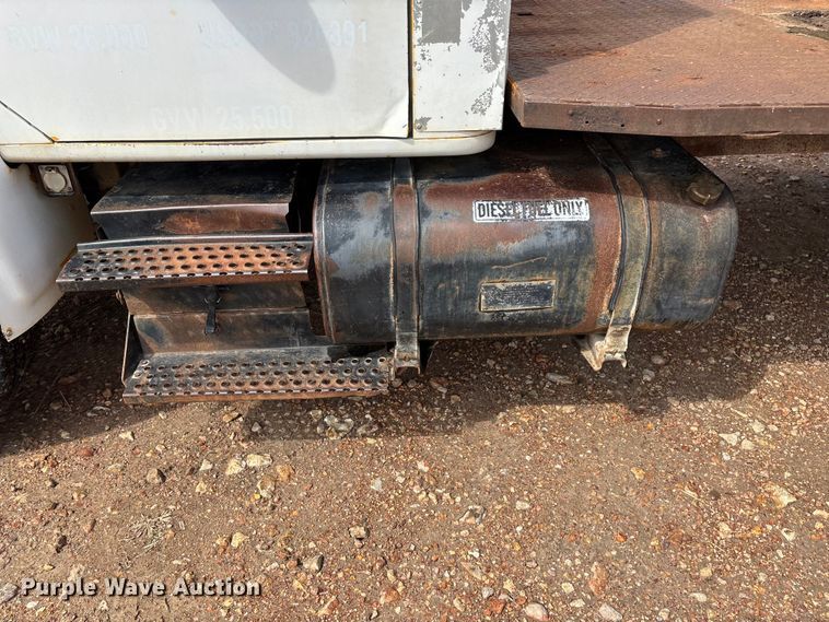 image for item FG0130 1994 International 4900 utility / service truck