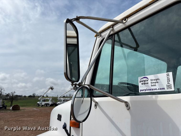 image for item FG0130 1994 International 4900 utility / service truck