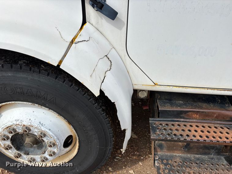 image for item FG0130 1994 International 4900 utility / service truck