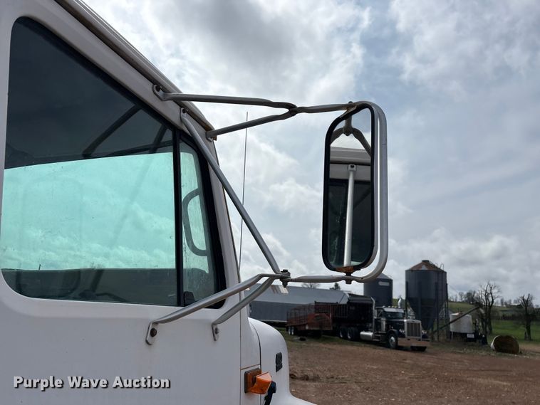 image for item FG0130 1994 International 4900 utility / service truck