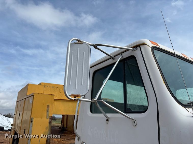 image for item FG0130 1994 International 4900 utility / service truck