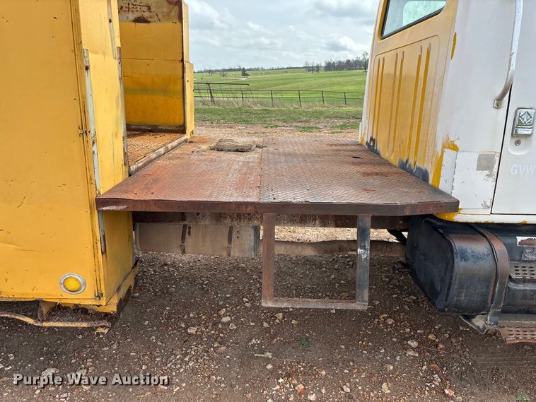 image for item FG0130 1994 International 4900 utility / service truck