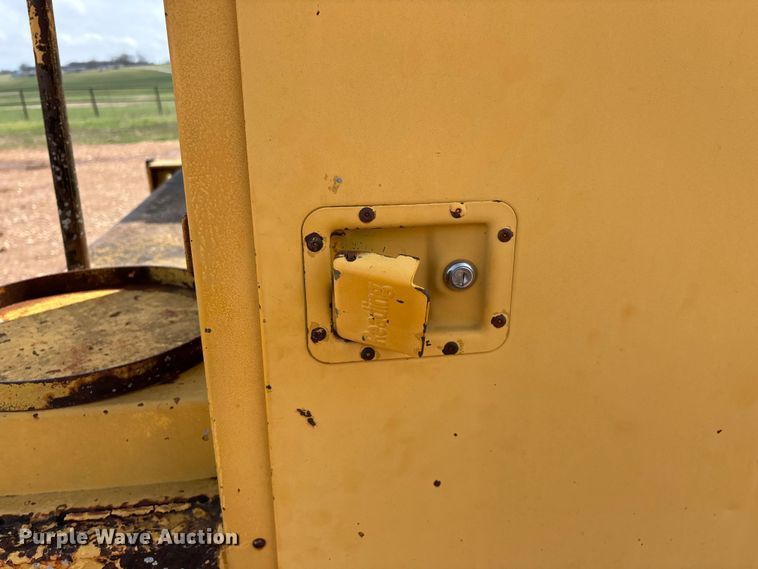 image for item FG0130 1994 International 4900 utility / service truck