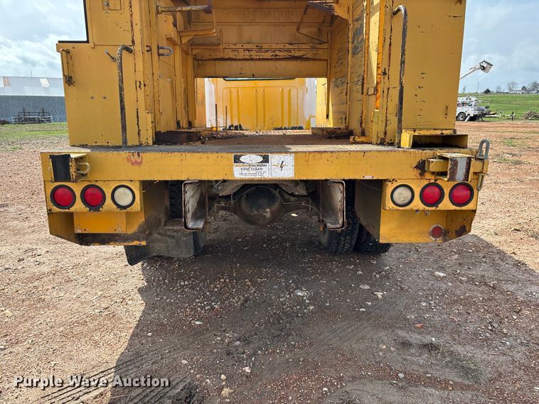 image for item FG0130 1994 International 4900 utility / service truck