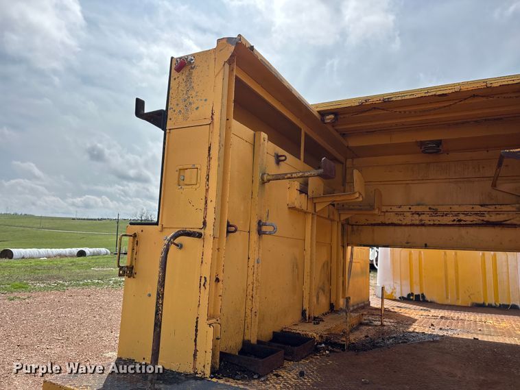 image for item FG0130 1994 International 4900 utility / service truck