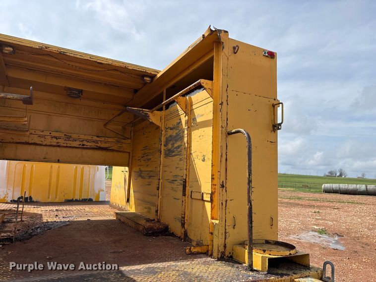 image for item FG0130 1994 International 4900 utility / service truck