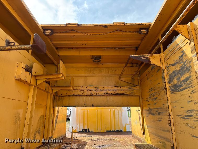 image for item FG0130 1994 International 4900 utility / service truck